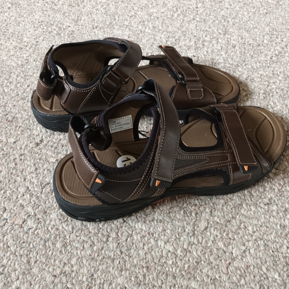 New Eddie Bauer Men's Faux Leather Top Sandals. - Picture 4 of 11